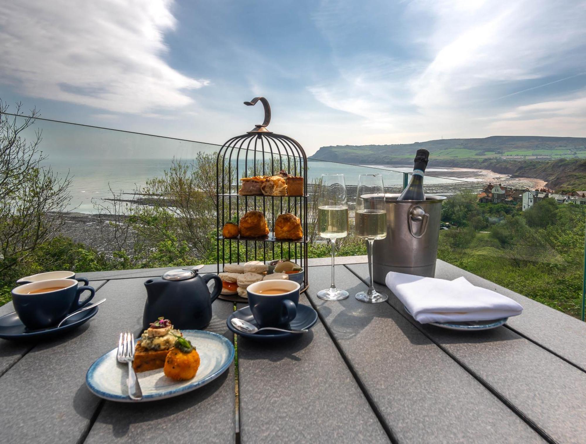 Hotel Victoria Robin Hood's Bay Bagian luar foto