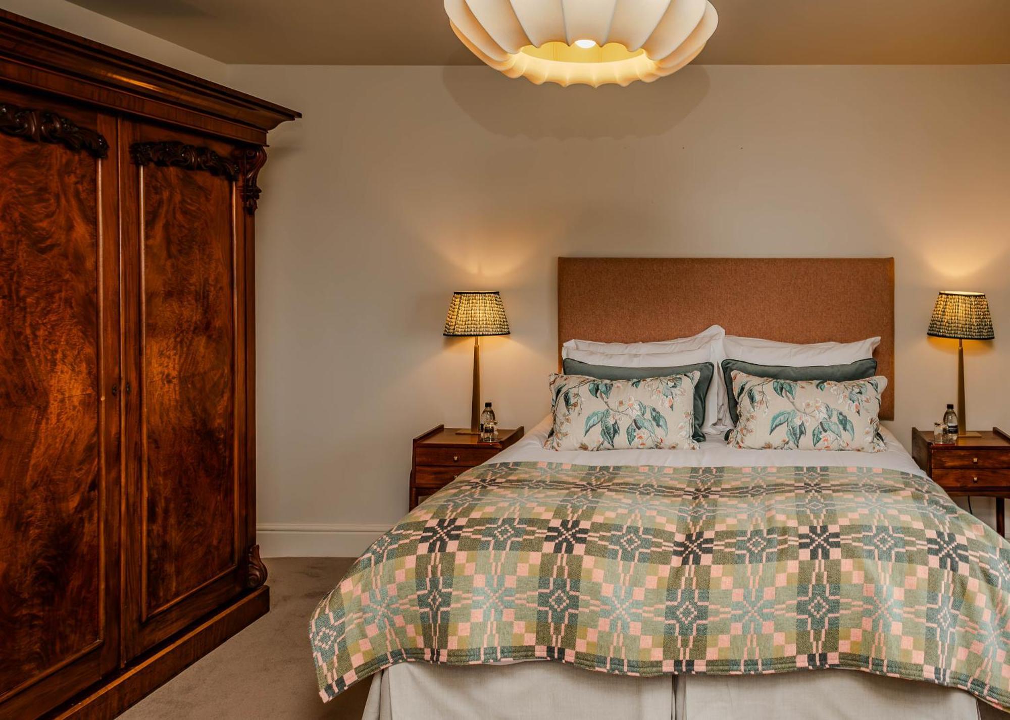 Hotel Victoria Robin Hood's Bay Bagian luar foto