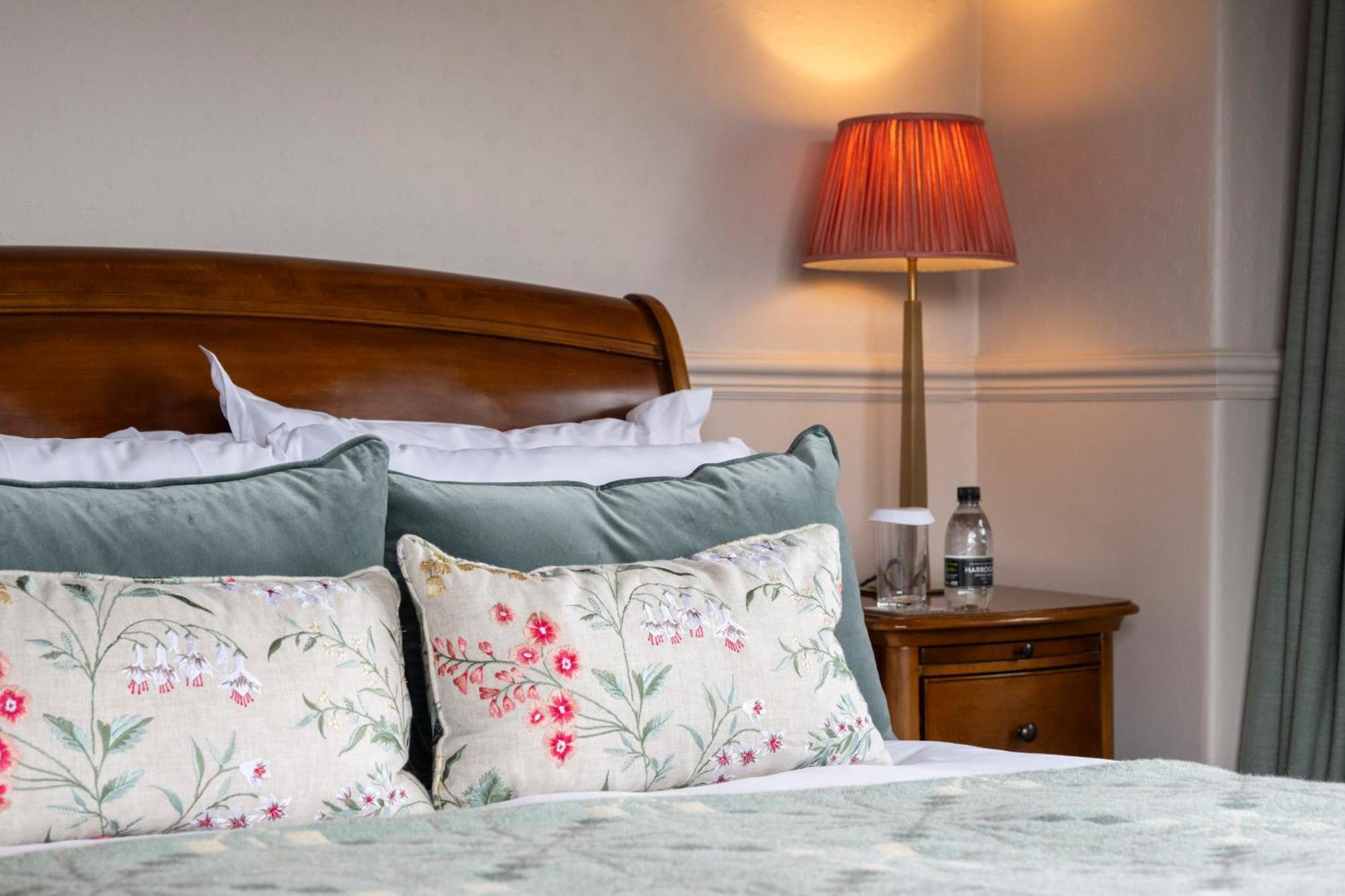 Hotel Victoria Robin Hood's Bay Bagian luar foto