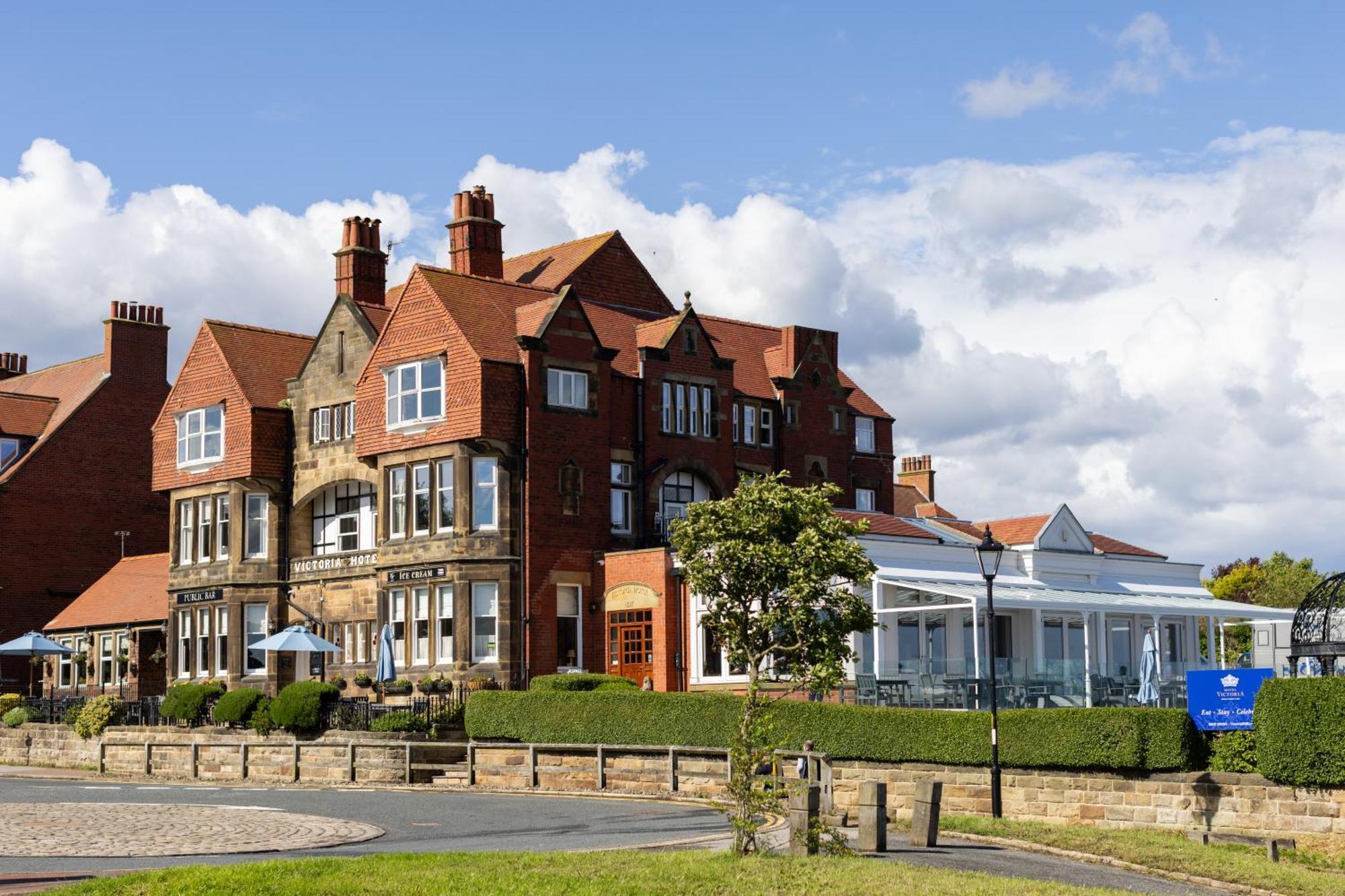 Hotel Victoria Robin Hood's Bay Bagian luar foto