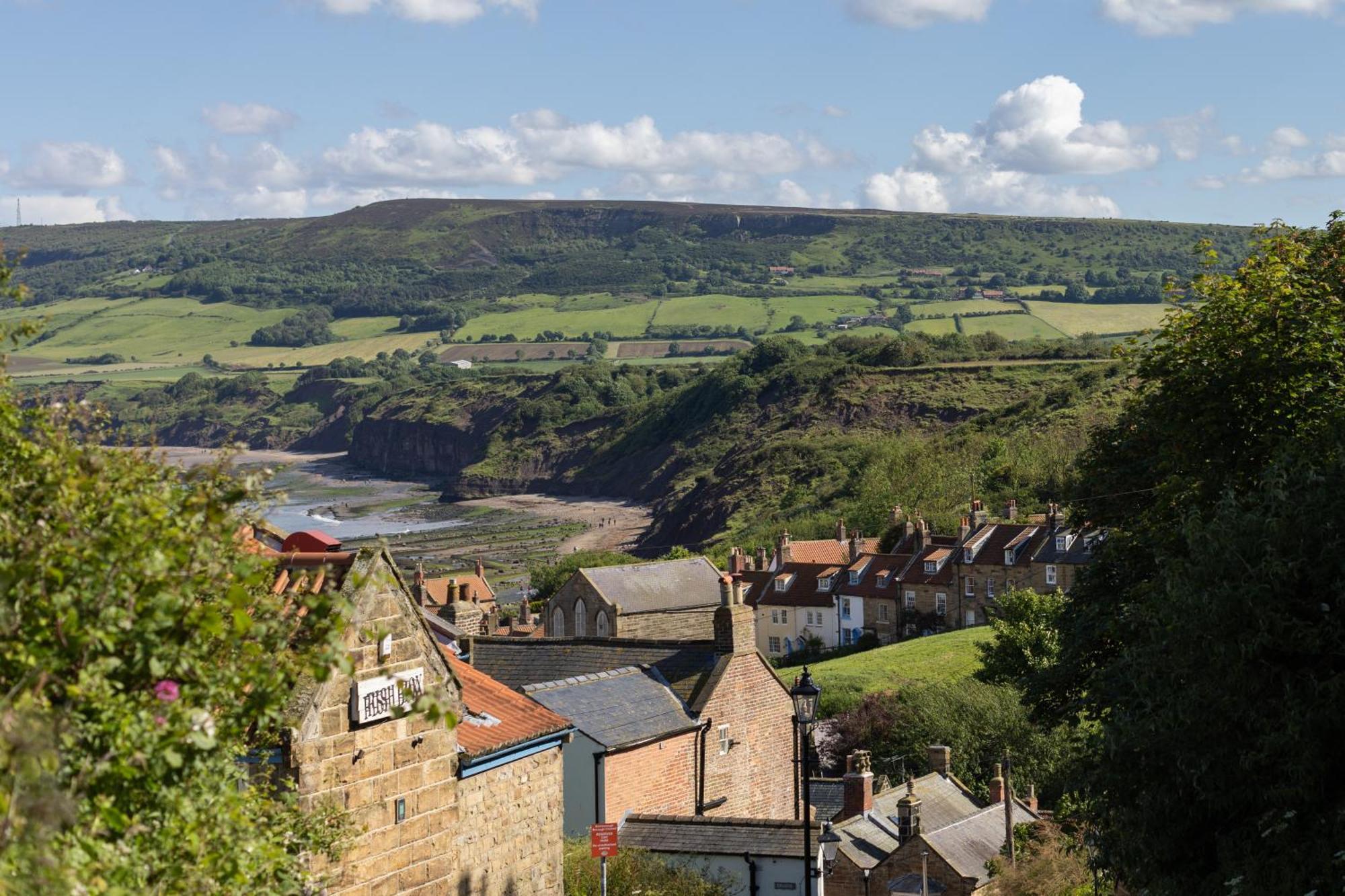 Hotel Victoria Robin Hood's Bay Bagian luar foto