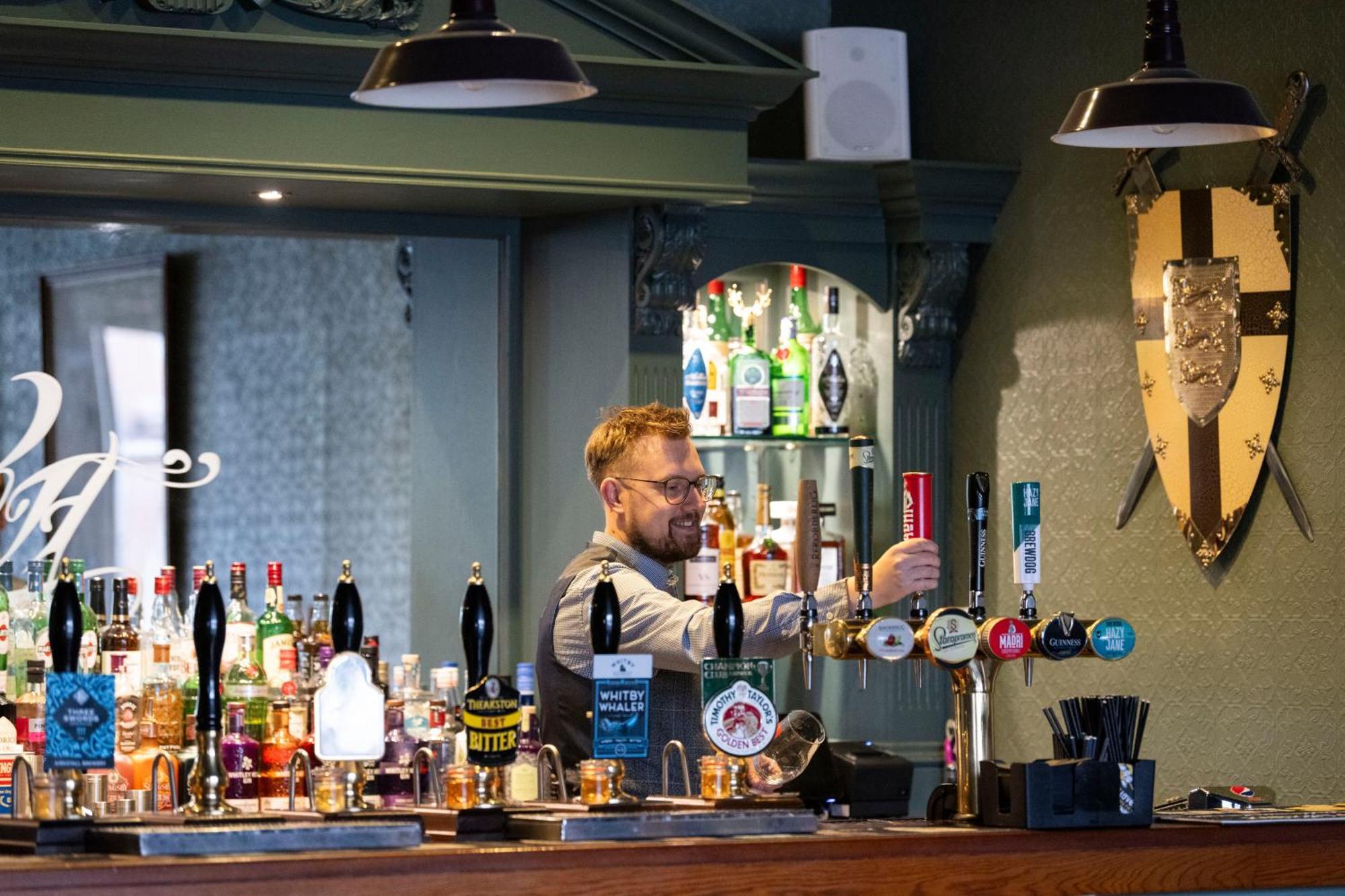 Hotel Victoria Robin Hood's Bay Bagian luar foto