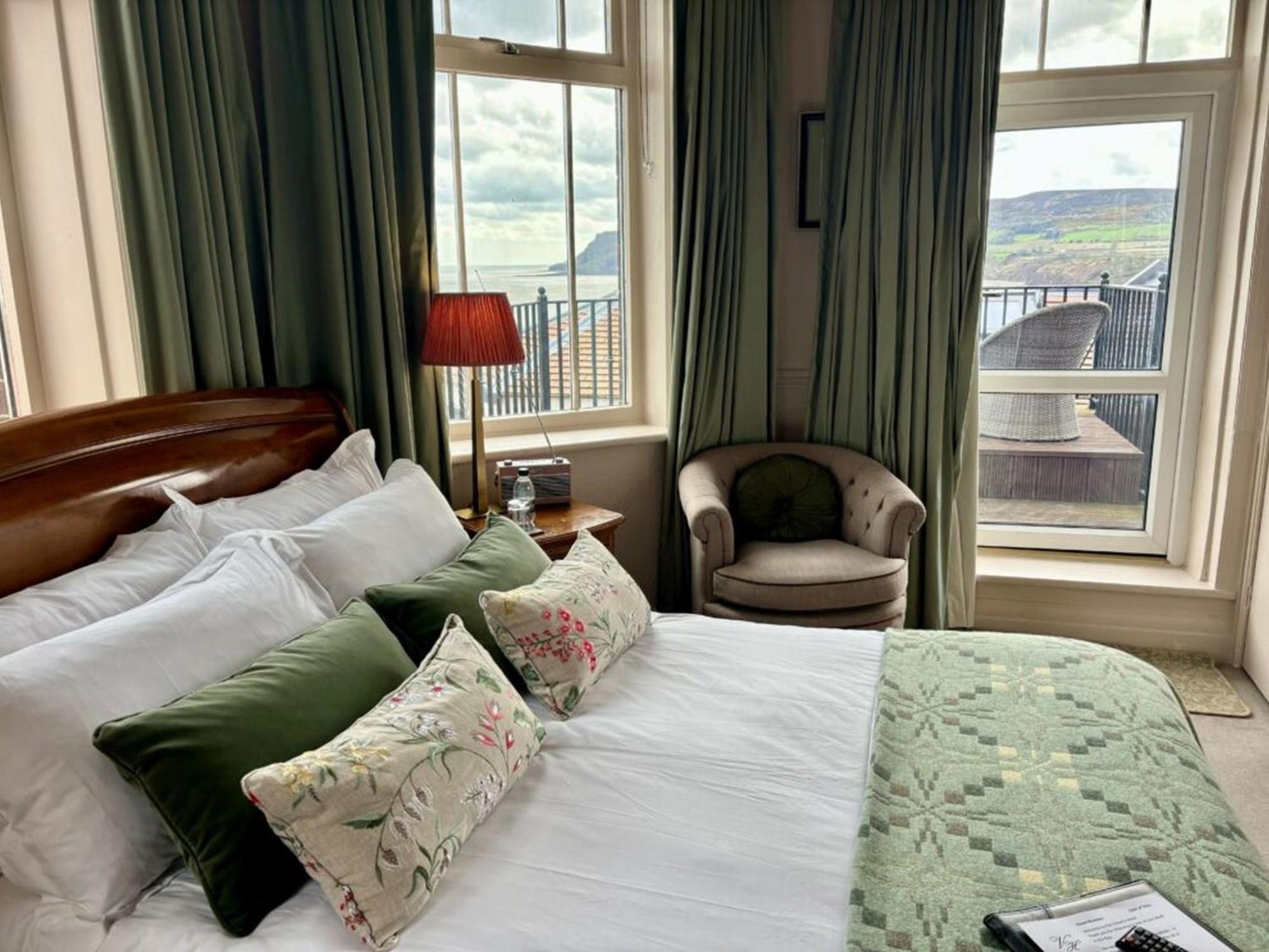 Hotel Victoria Robin Hood's Bay Bagian luar foto