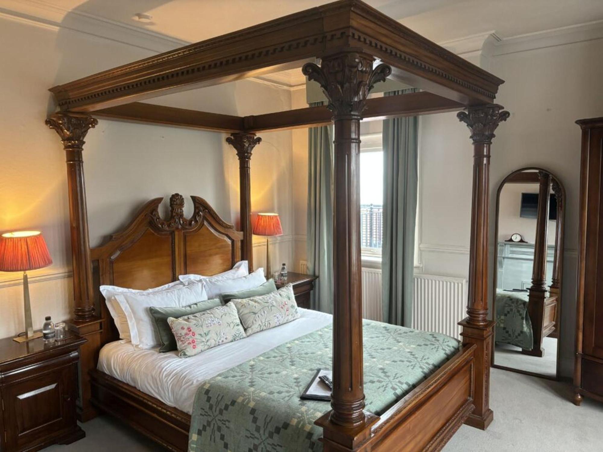 Hotel Victoria Robin Hood's Bay Bagian luar foto
